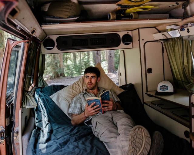 Bosen sama liburan yang gitu-gitu aja? Cobain liburan pake Campervan, bro!